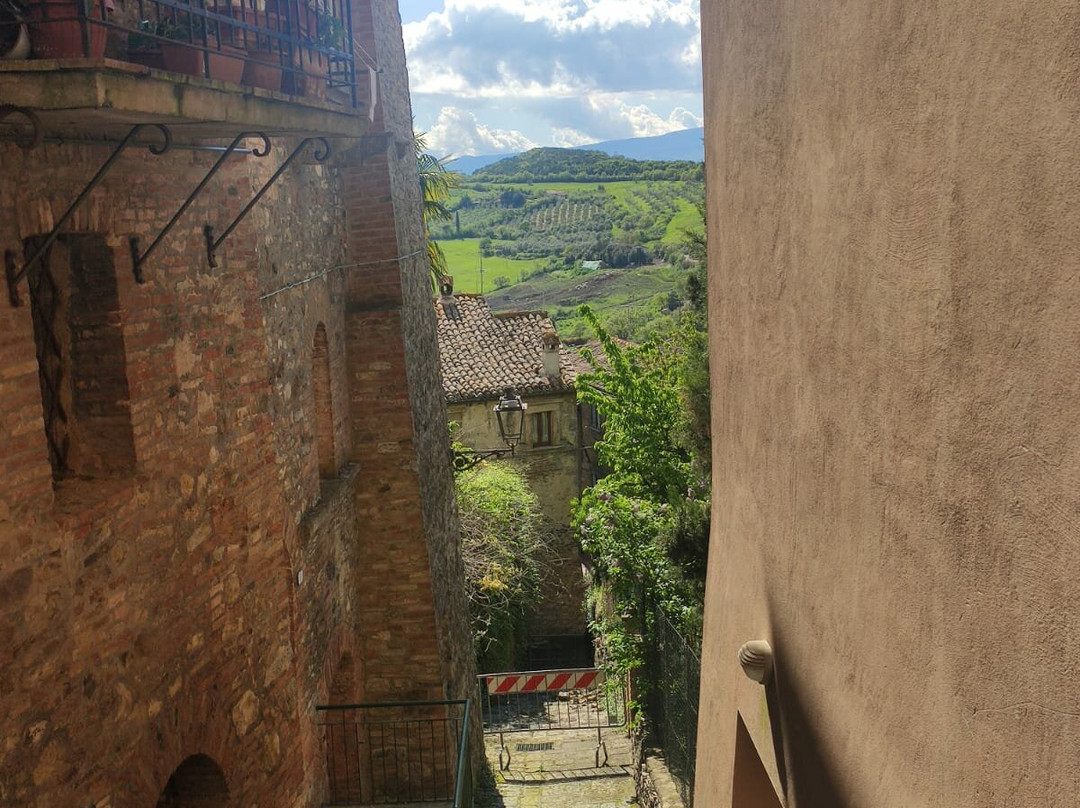 Collegiata dei Santi Leonardo e Cassiano-圣卡夏诺-代巴尼必去景点