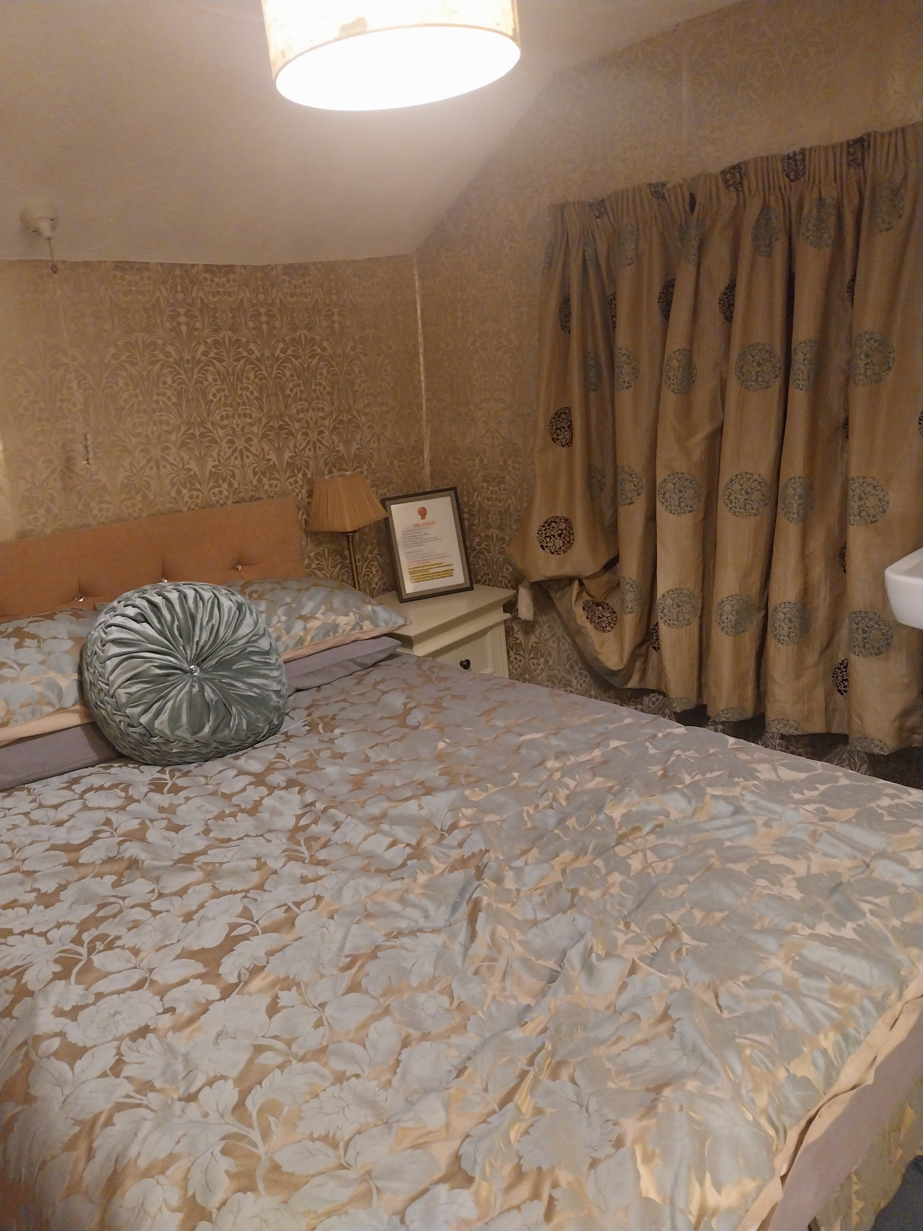 The Goat Hotel-官方