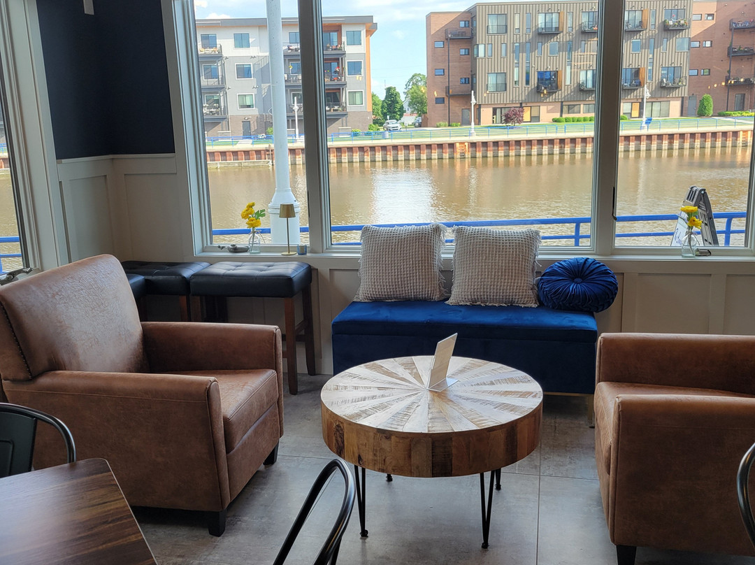 Harbor Winds Hotel主图