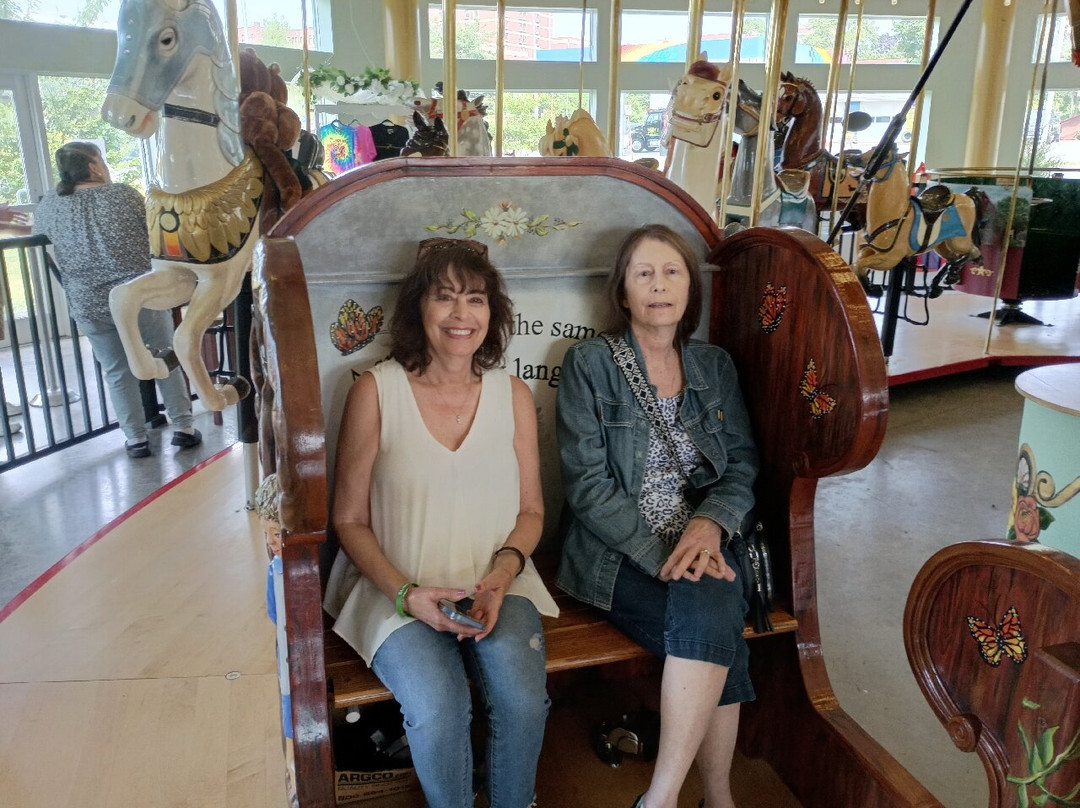 The Berkshire Carousel-皮茨菲尔德必去景点