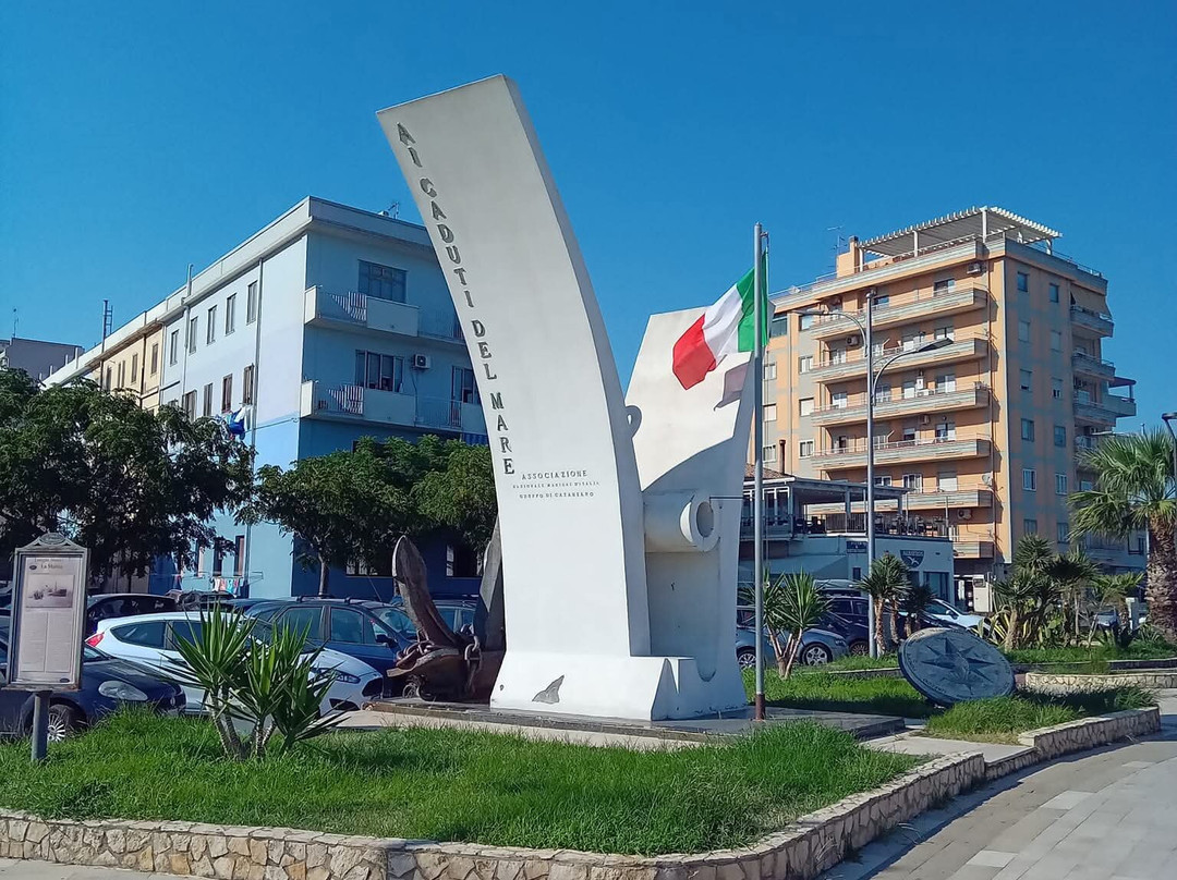 Monumento Ai Caduti Del Mare-Catanzaro Lido必去景点