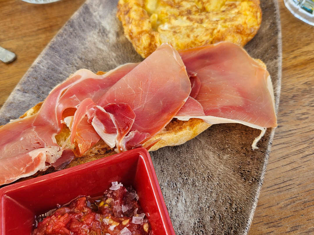 拉塞特酒店主图