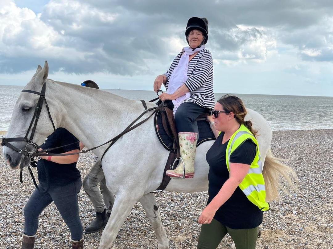 Pakefield Riding School-洛斯托夫特瓷必去景点