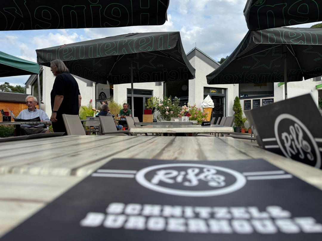 Schnitzel & Burgerhouse Riff