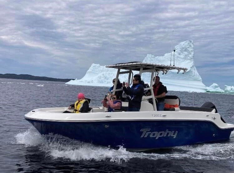 Clarey's Diving & Eco Boat Tours-Triton必去景点