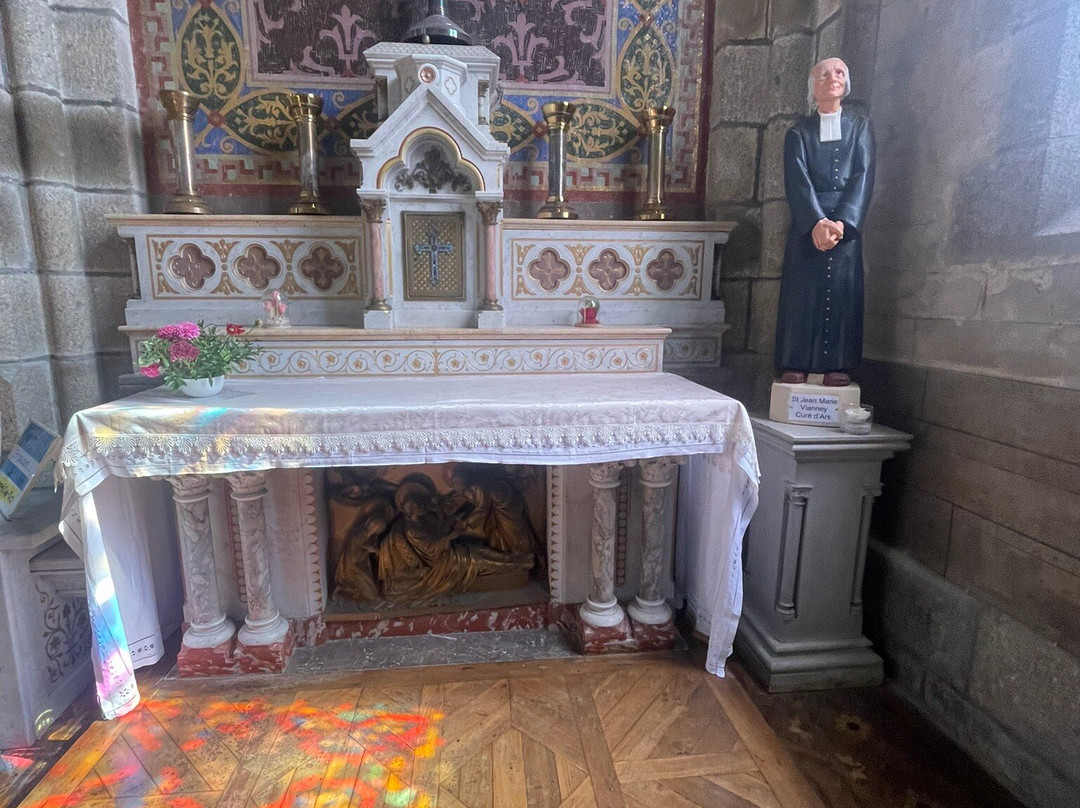 Basilique Notre Dame de Délivrance-Quintin必去景点