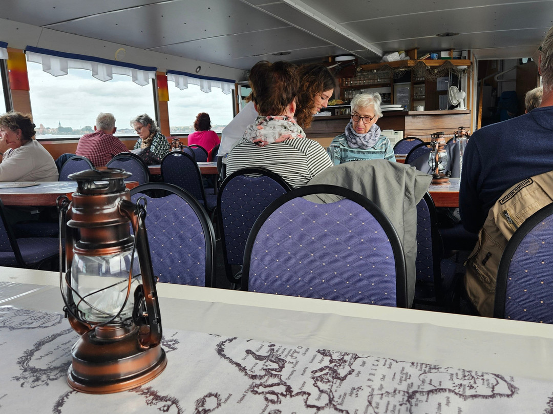 Blau Weisse Flotte-瓦伦必去景点