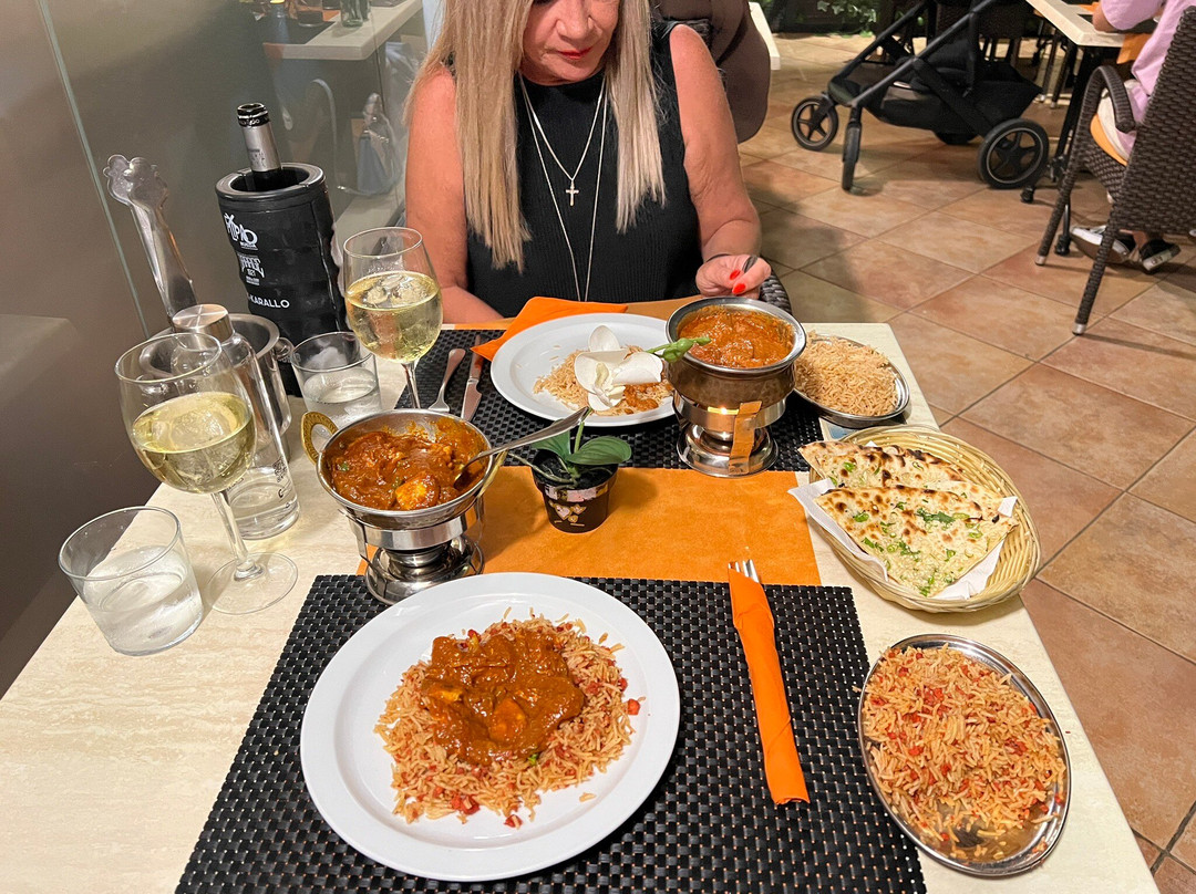 Royal Indian Tandoori Restaurant &amp; Bar