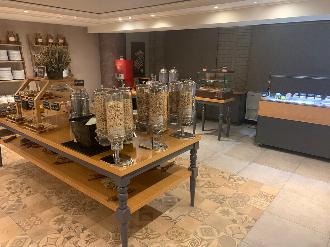 布雷泽套房酒店主图