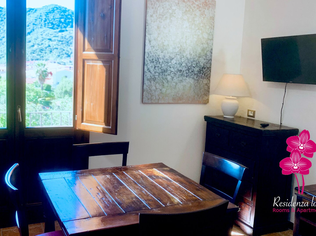 Residenza Locci - Rooms & Apartments