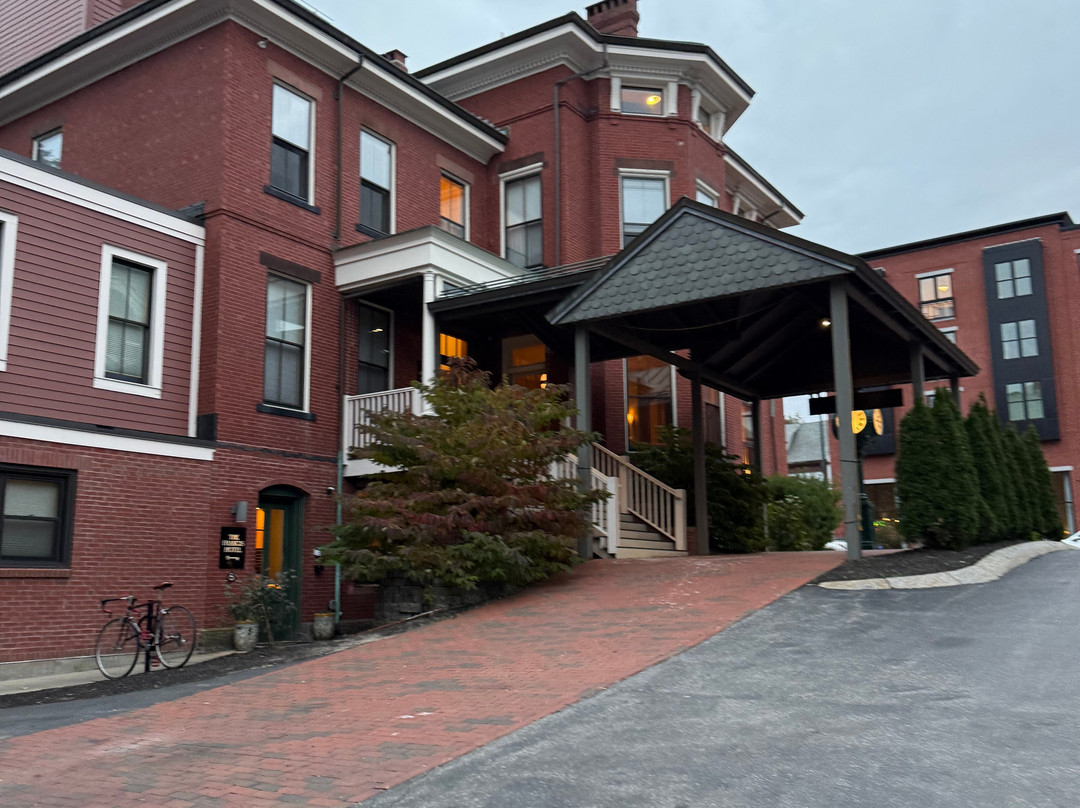 The Francis Hotel主图