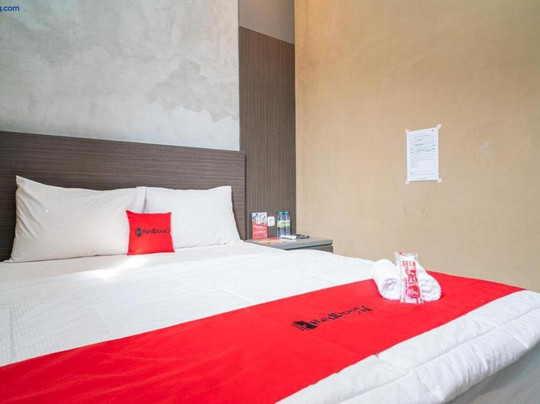 RedDoorz near Wisata Paribendo Lawang
