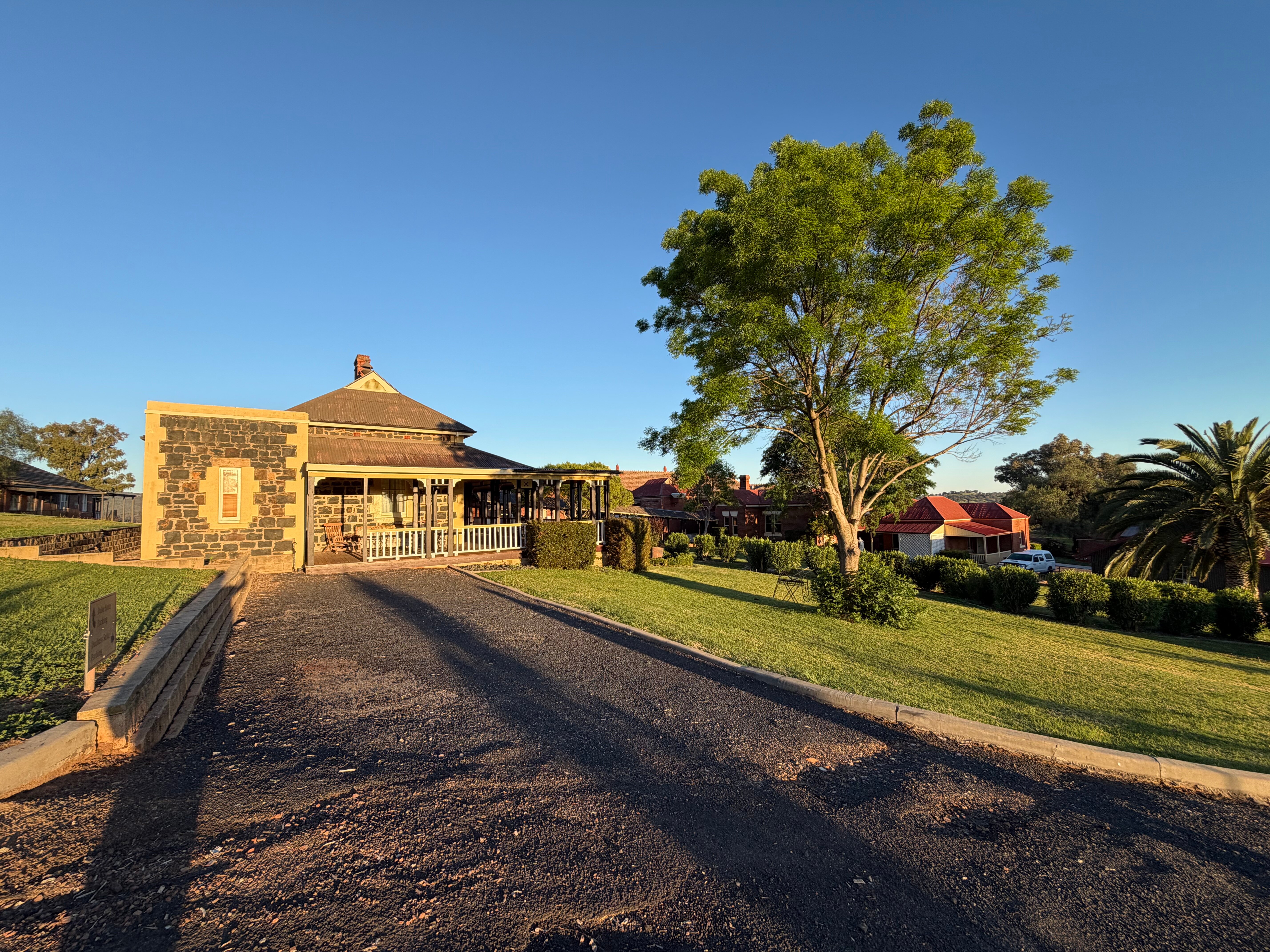 Hermitage Hill-官方