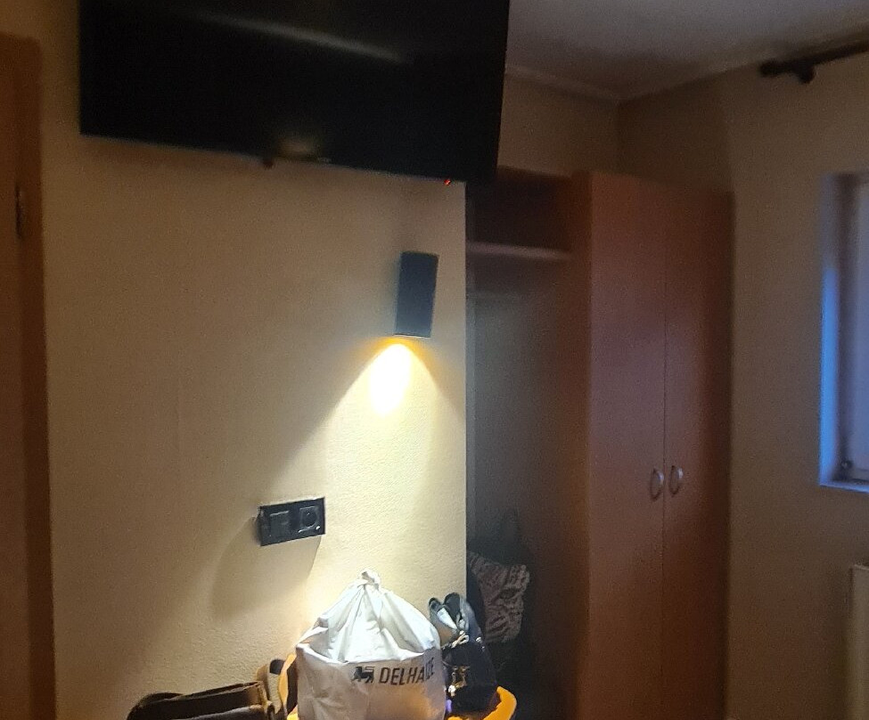 南沙勒罗瓦机场酒店主图