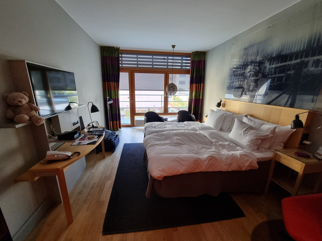 里瓦尔酒店主图