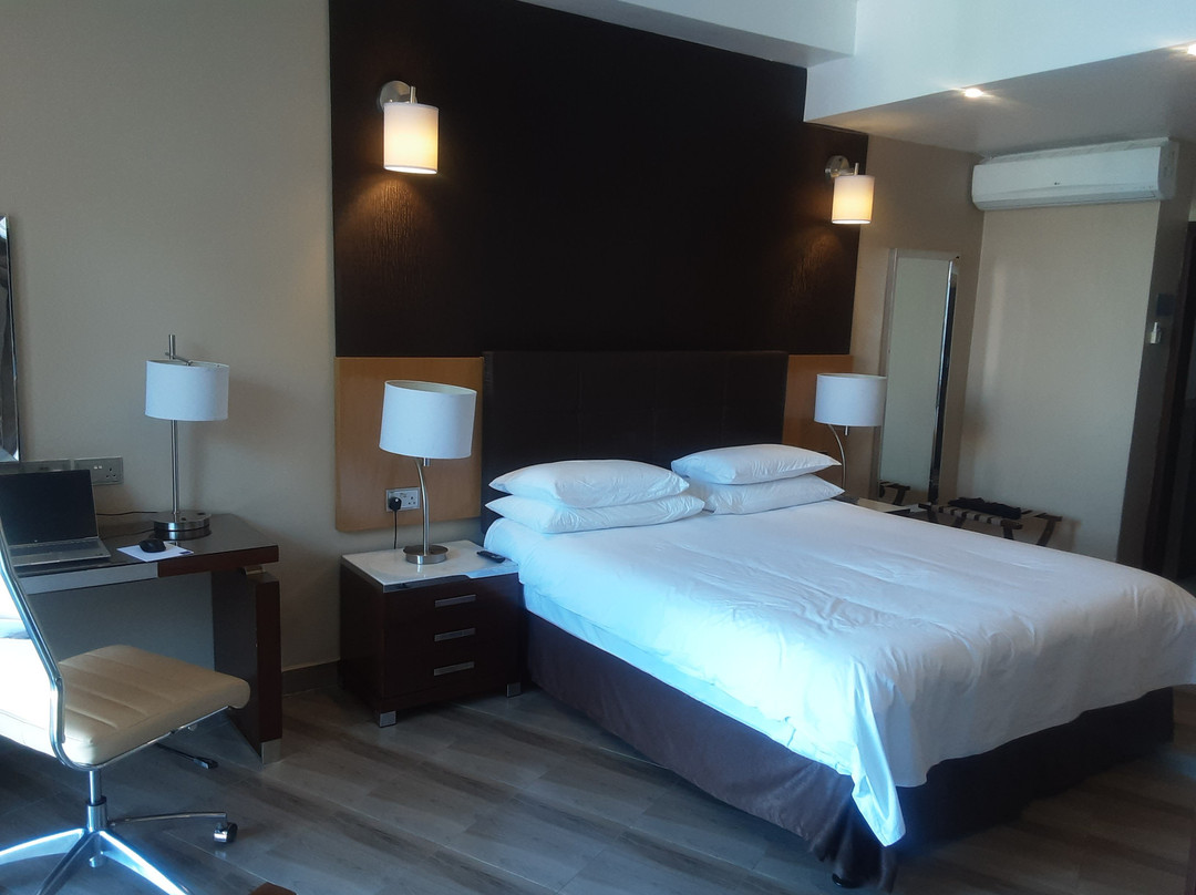 恩德培普罗蒂酒店主图