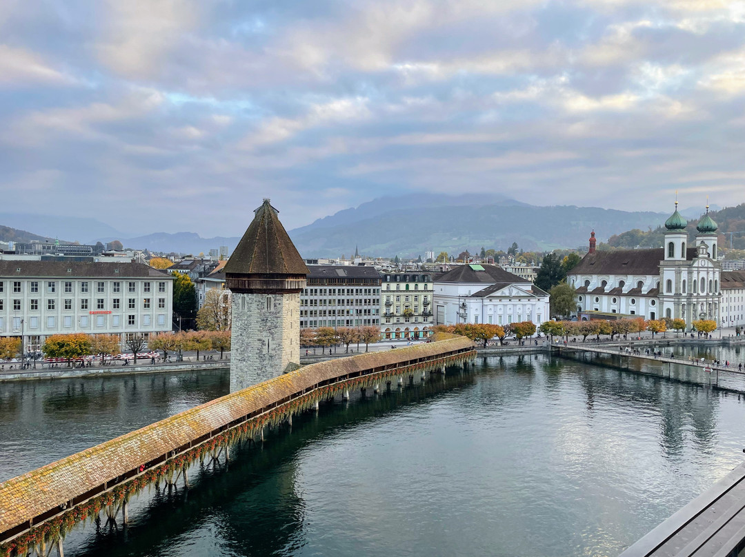 欧派斯酒店主图