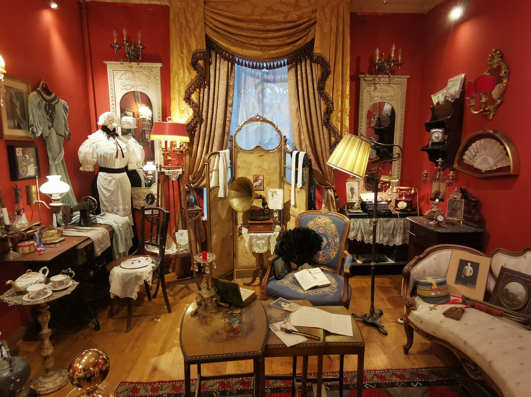 Muzeul Micul Paris (The Little Paris Museum)