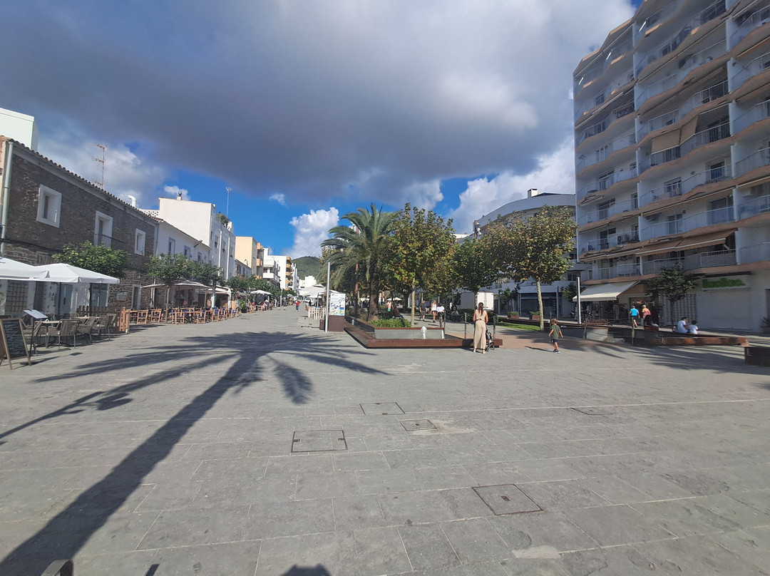 Mercadillo Paseo S'alamera-圣欧拉利娅尔德里奥必去景点