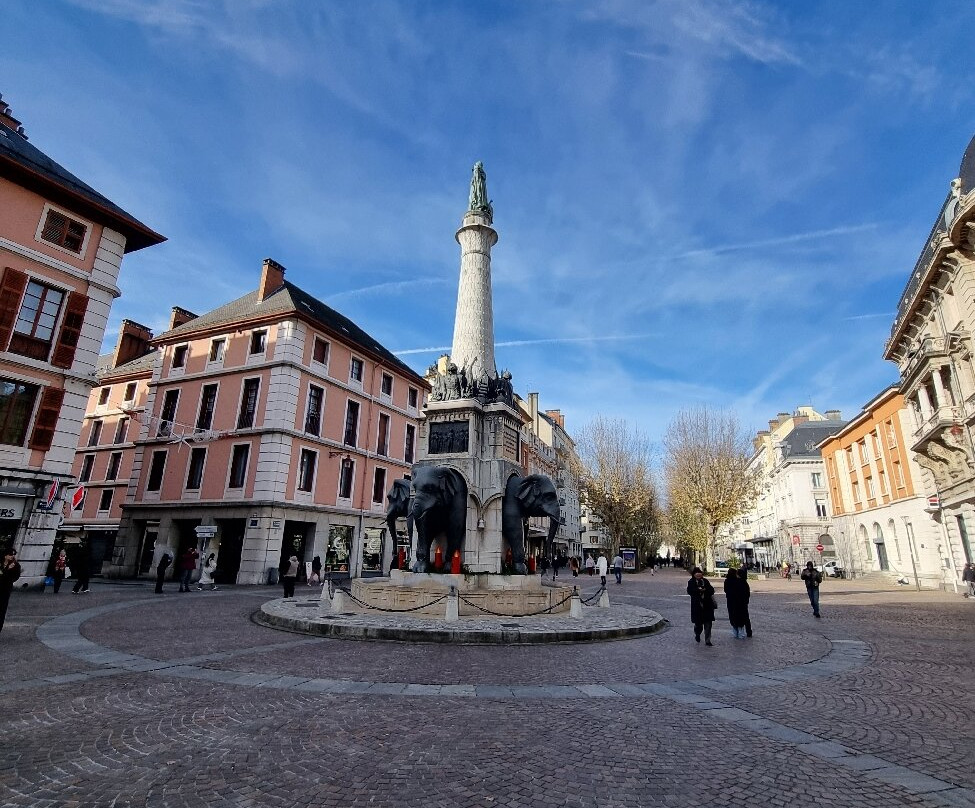 La Fontaine des Elephants (Fountain of Elephants)-尚贝里必去景点