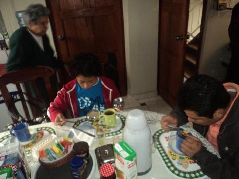 Casa Familiar Ochoa-餐饮