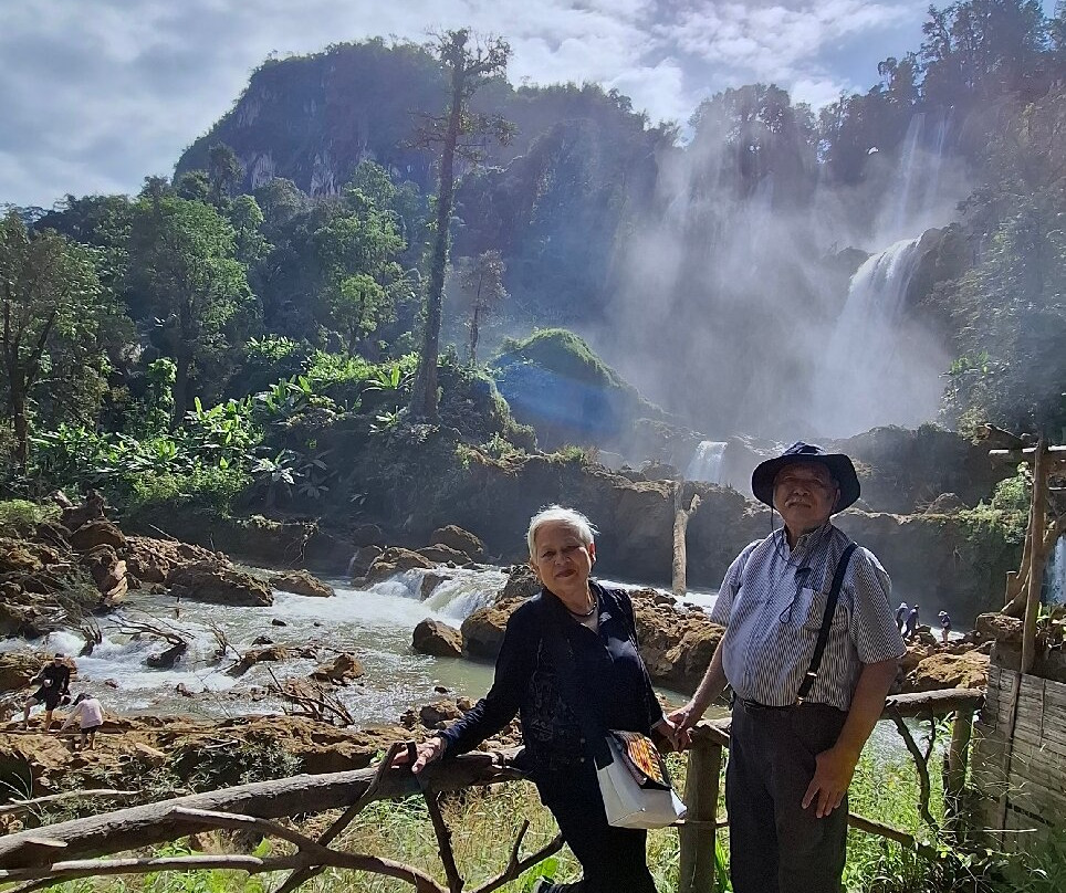 Thi Lo Su  Waterfall-蕴朋县必去景点