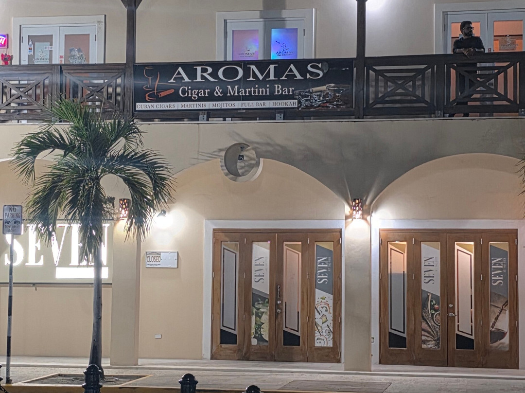 Aromas Cigar & Martini Bar-Road Town必去景点