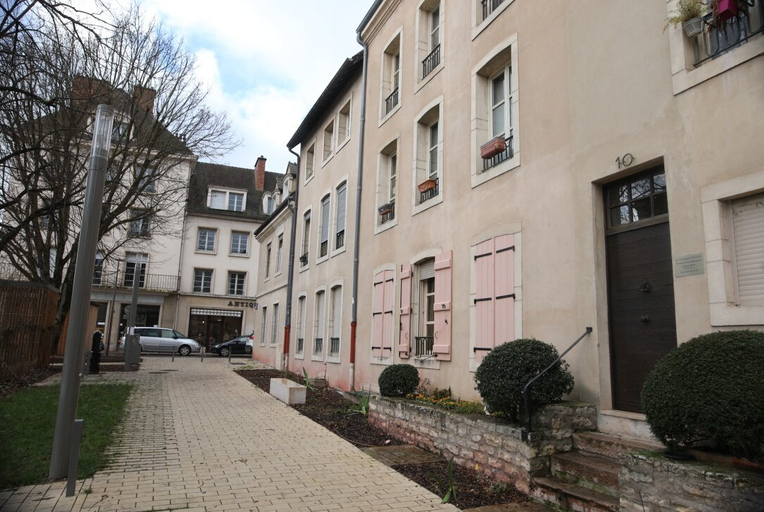 Place Louis Armand Calliat-索恩河畔沙隆必去景点