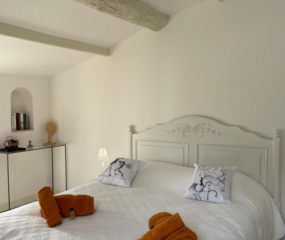 Le Chateau Des Costes