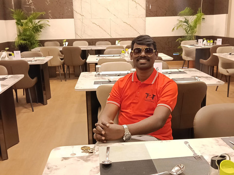 瑞内斯特提鲁帕提酒店主图