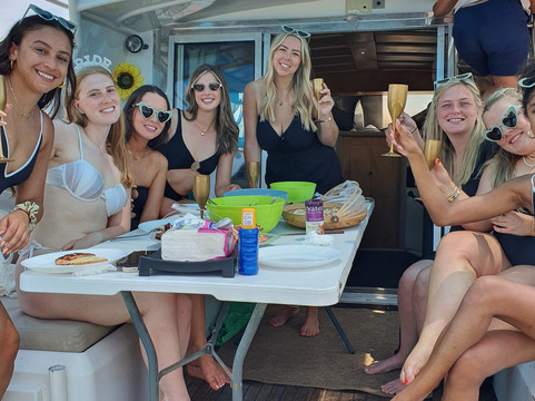 Lazy Lisbon Cruises - Lisbon Boat Rental