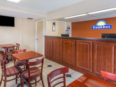 布雷登顿I-75温德姆戴斯酒店