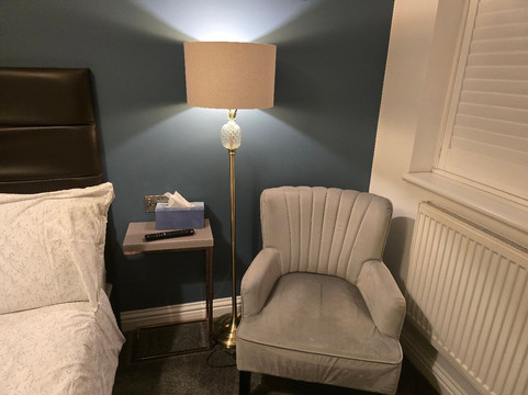 Apple House Wembley Twin Room Shared Bathroom主图