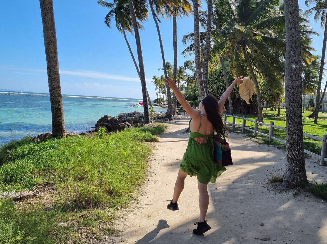 Plage La caravelle-Sainte-Anne必去景点