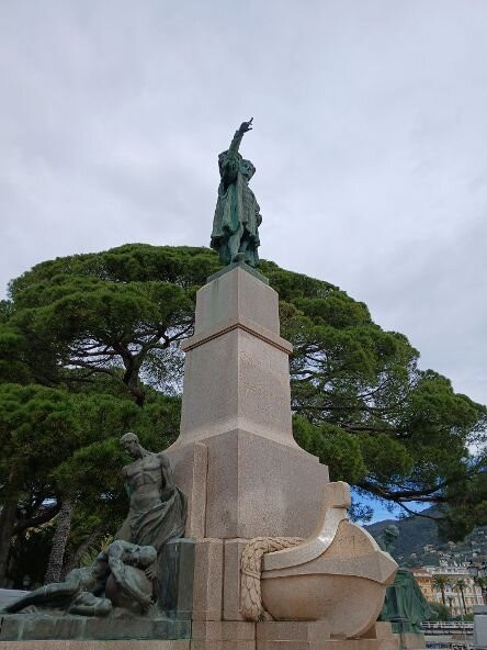 Monumento a Cristoforo Colombo-拉帕洛必去景点