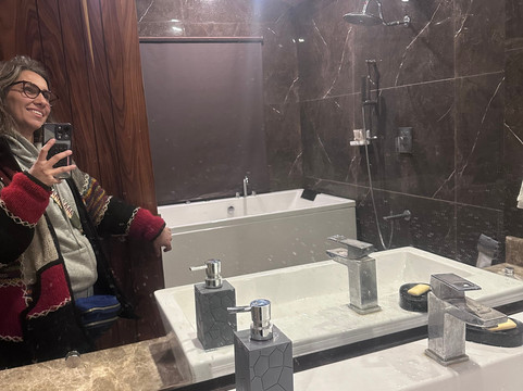 斯里纳格雪地酒店主图