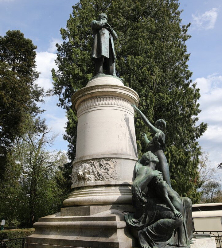 La statue de Louis Pasteur-多勒必去景点