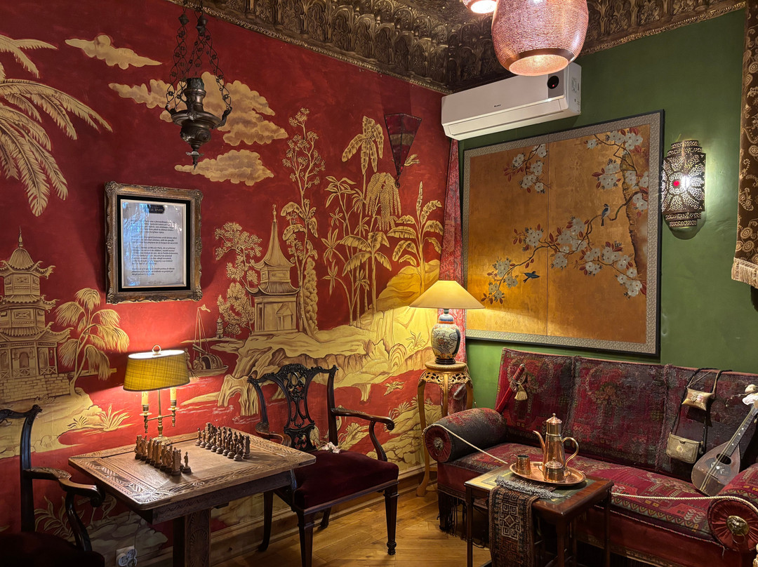 Muzeul Micul Paris (The Little Paris Museum)