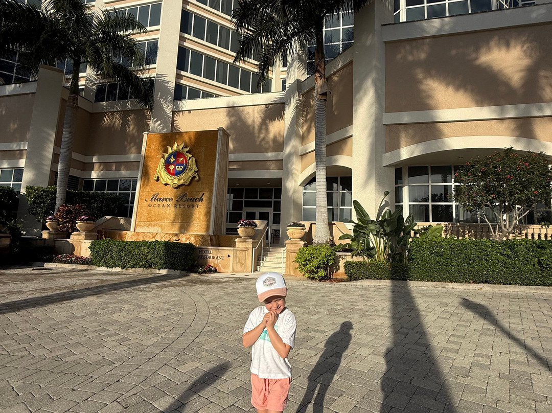 马可海滨度假酒店主图