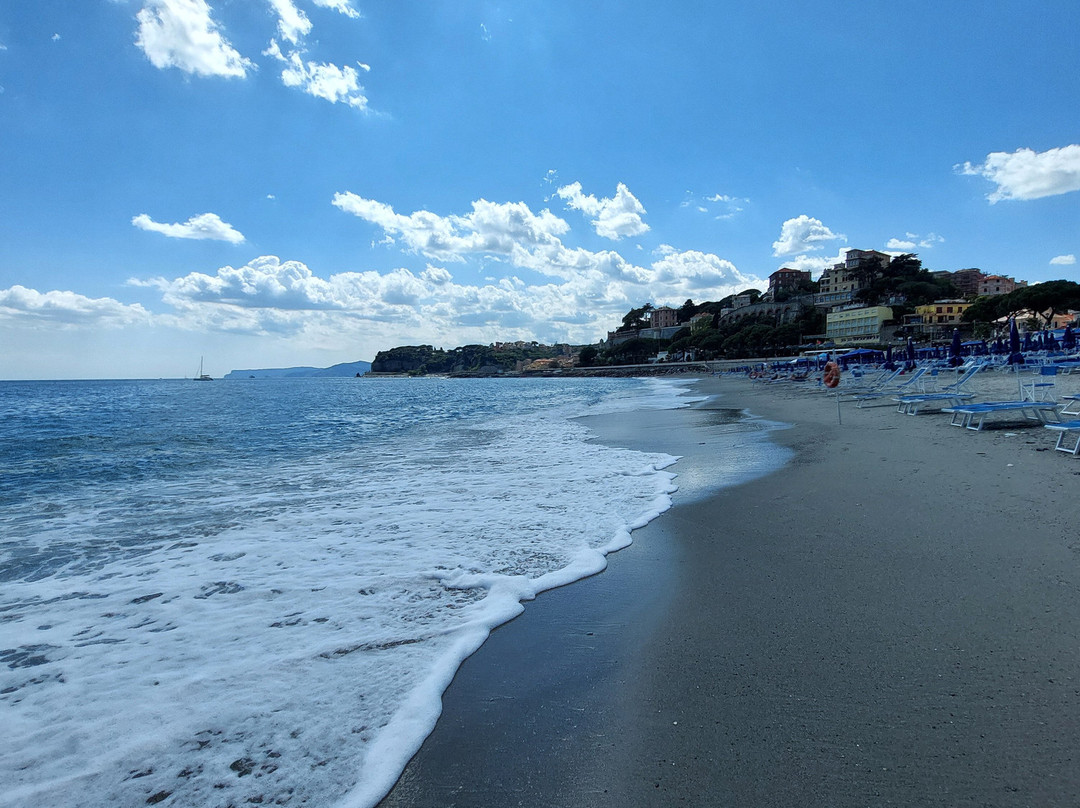 Bagni Augustus-Celle Ligure必去景点