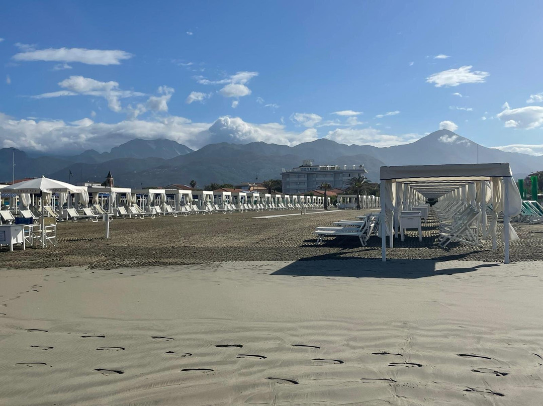 Bagno Sirena del Sud-马里纳迪彼得拉桑塔必去景点