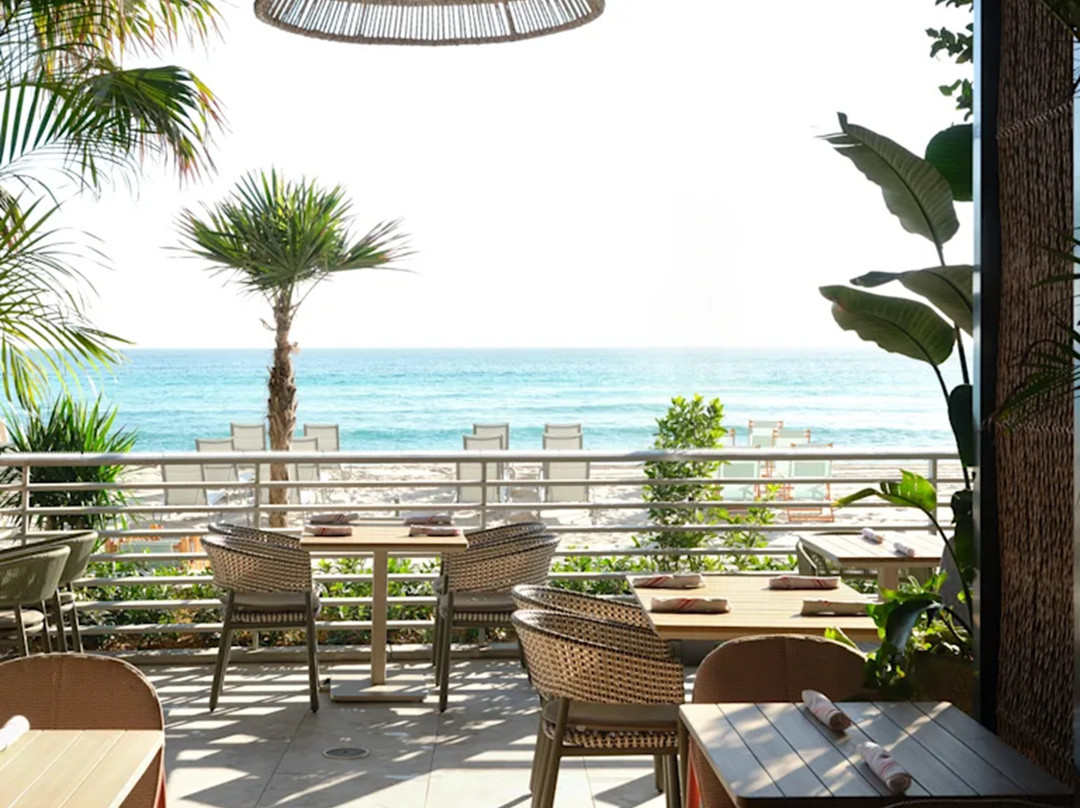 Playa Beach Bar & Grill