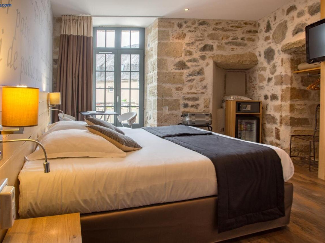 Charme et Caractere Le Turenne - Contact Hotels