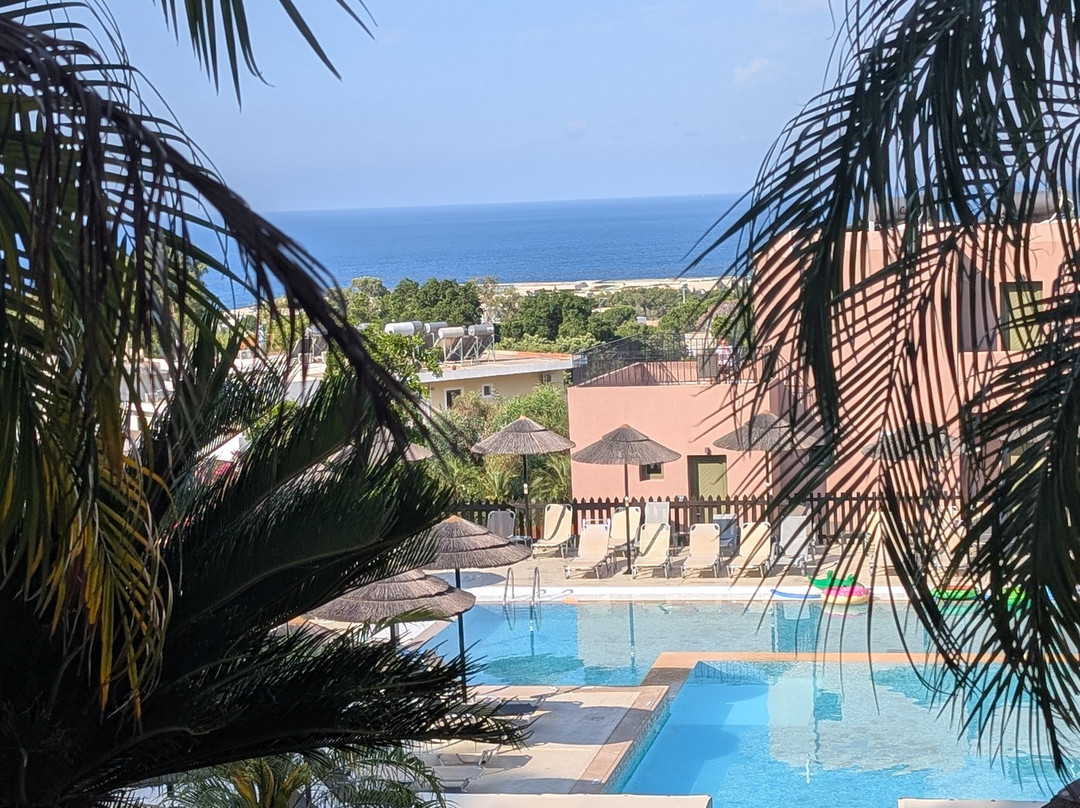 Finas Hotel & Apartments主图