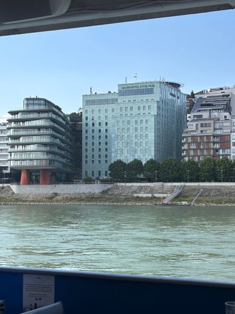 格兰德河流公园布拉迪斯拉发豪华精选酒店-旅行者