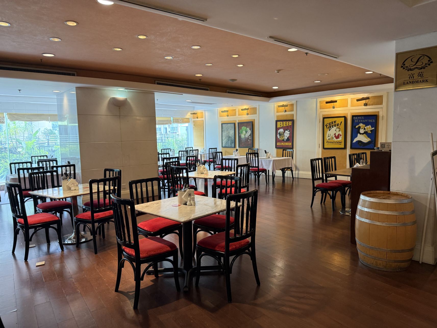深圳富苑皇冠假日套房酒店-旅行者