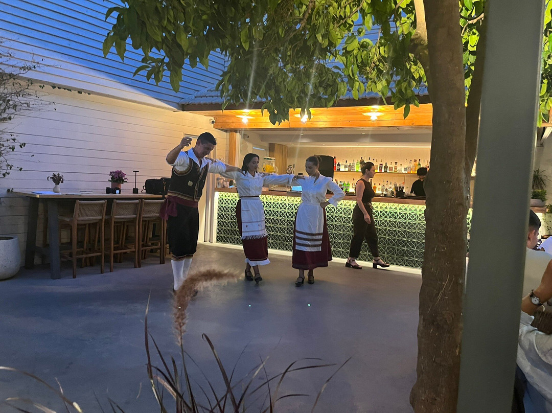 Paradosiako Restaurant
