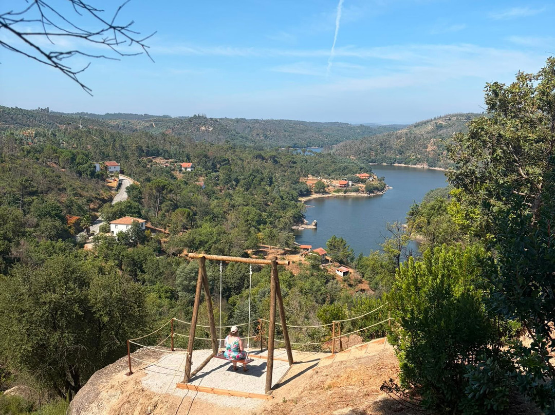 Miradouro do Penedo C'Abana-Povoa de Midoes必去景点