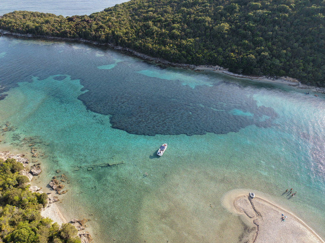 Kastrinos Luxury vip boat trips-Moraitika必去景点