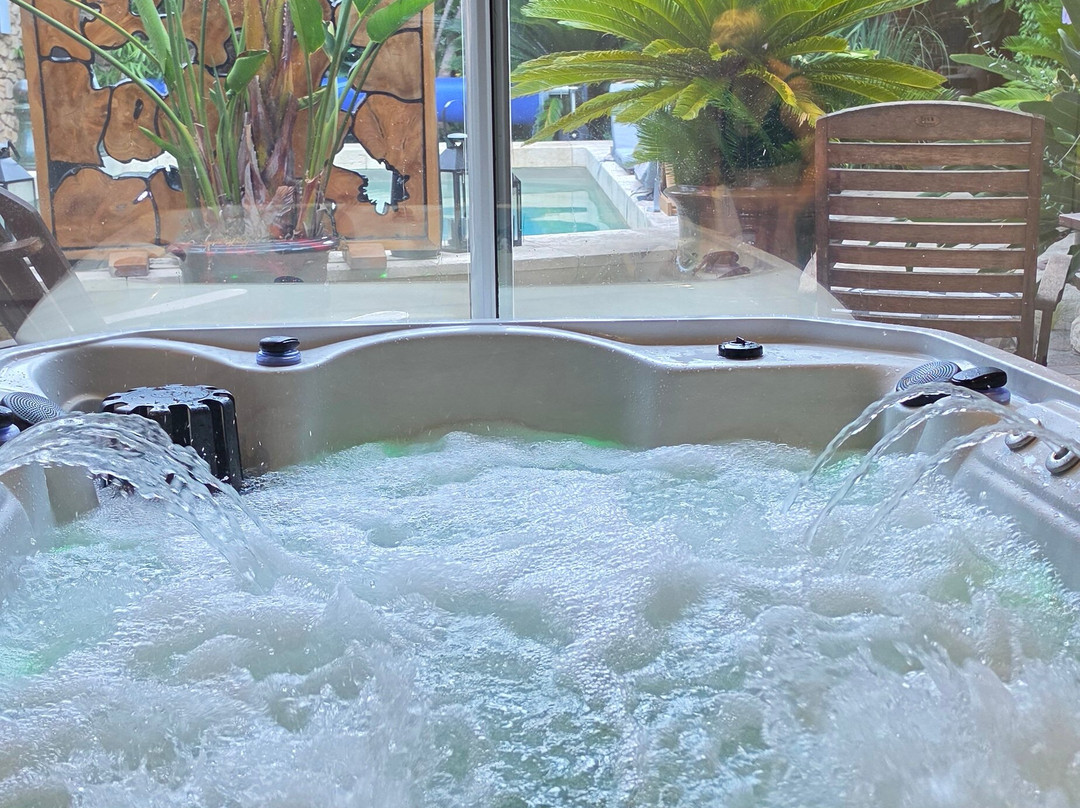 La Cle Secrete - chambre avec jacuzzi主图